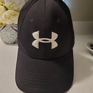 Under Armor black L/XL baseball cap hat.